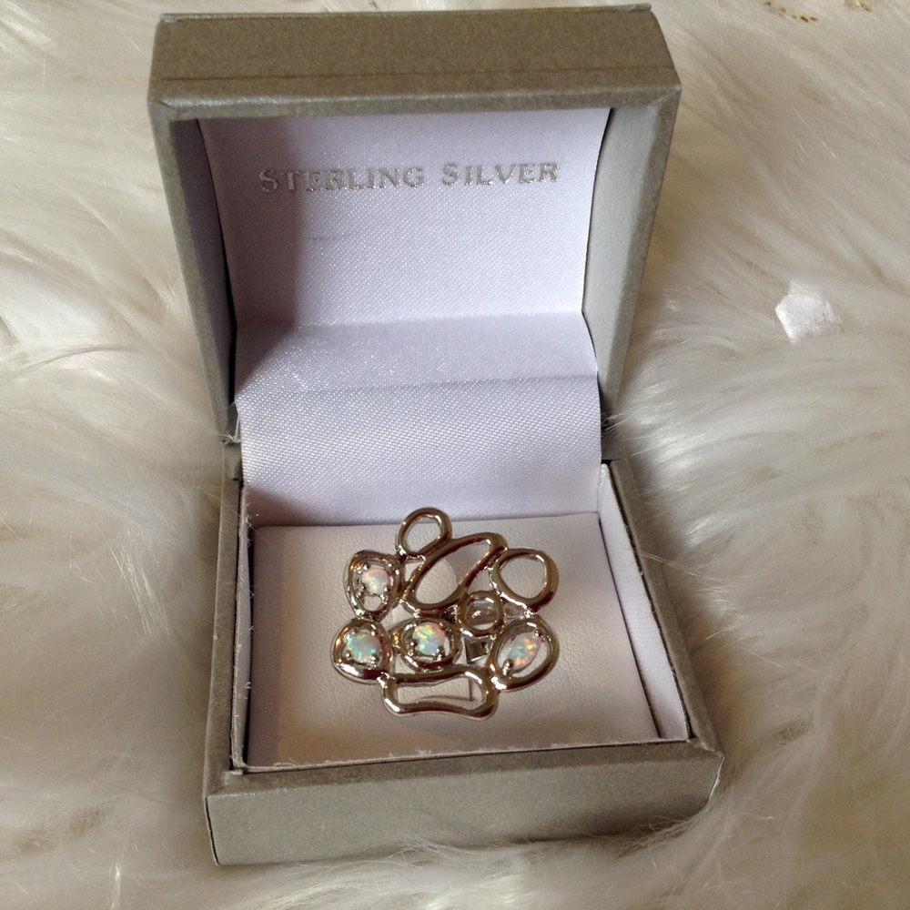 Vintage Elegant Silver Opal Ring